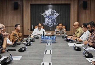 Menhub Budi Karya Sumadi saat rapat bersama Kakorlantas Polri Irjen Pol Aan Suhanan 