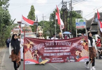 Karnaval budaya warga RW 05 Kelurahan Pandanwangi Blimbing, Minggu (25/8)