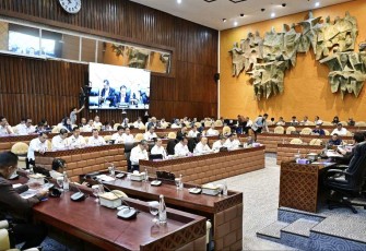 Menhub Dudi Purwagandhi saat raker bersama Komisi V DPR RI di Jakarta, Rabu (6/11)