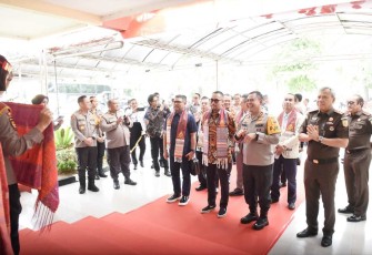Anggota Komisi III DPR RI M. Nasir Djamil bersama tim saat mengikuti Kunjungan Kerja Spesifik Komisi III DPR ke Mapolda Sumut, Medan, Jumat (16/11/2024).