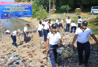 Lanal Batuporon saat Bersih Pantai
