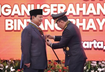 Penganugerahan Tanda Kehormatan Bintang Bhayangkara Utama yang disematkan langsung oleh Kapolri Jenderal Polisi Listyo Sigit Prabowo, di Mabes Polri, Jakarta, Kamis (20/6/2024).