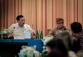 Menparekraf Sandiaga Salahuddin Uno saat mengikuti "Rapat Koordinasi Tindak Lanjut Optimalisasi Aktivitas Bisnis Kapal Asing di NIPA Transshipment Anchorage Area (NTAA) dan Benoa Cruise Terminal" The St. Regis Bali Resort, Nusa Dua, Bali, (16/5/2024).