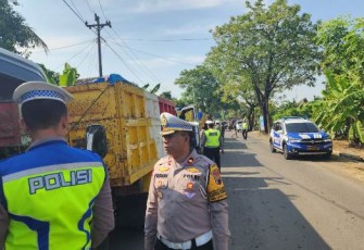 Puluhan truk terjaring melebihi batas muatan