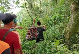Proses evakuasi korban 