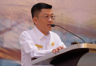 Pj. Wali Kota Tanjungpinang, Hasan, S.Sos saat Buka Sosialisasi Perda Tantang Pajak dan Retribusi Daerah di Trans Convention Center, Senin (19/2).