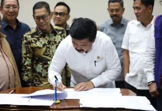 Keamanan Menko Polhukam Hadi Tjahjanto menyampaikan bahwa pemerintah menerima hasil pembahasan RUU tentang Perubahan Keempat atas Undang-Undang Nomor 24 Tahun 2003 tentang Mahkamah Konstitusi di tingkat Panitia Kerja (Panja), Senin (13/5)