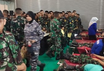 Sebagai wujud cinta TNI Angkatan Laut (TNI AL) kepada masyarakat, siswa Kodiklatal yang terdiri dari Pendidikan Pertama Perwira (Dikmapa) PK Angkatan 30, Pendidikan Pertama Bintara (Dikmaba) dan Pendidikan Pertama Tamtama (Dikmata) TNI Angkatan Laut (TNI AL) Angkatan 43 Gelombang 1 melaksanakan Karya Bakti dan Donor Darah, dalam rangka Latihan Praktek (Lattek) Pelayaran Gabungan Wira Jala Yudha (WJY) XXI/2024. Makassar, Kamis (18/01/2024)