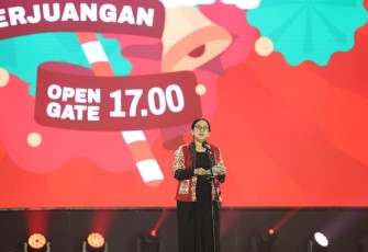 Ketua DPR yang juga Ketua DPP PDI Perjuangan (PDIP) Puan Maharani dalam sambutannya di perayaan Natal yang digelar DPP PDI Perjuangan di JI-Expo, Kemayoran, Jakarta pada Kamis (18/1/2024).