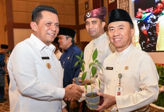 Gubernur Kepulauan Riau Ansar Ahmad di Aula Wan Seri Beni, Dompak, Jum'at (07/06).