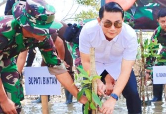 Wabup Bintan Bersama Dandim 0315/TPI dan FKPD Tanam 2.000 Bibit Mangrove