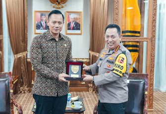 Menteri ATR/Ka.BPN RI Agus Harimurti Yudhoyono (AHY) saat bertemu Kapolri Listyo Sigit Prabowo di Mabes Polri, Jakarta pada Selasa (05/03/2024).