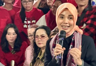  Istri calon presiden nomor urut 3 Ganjar Pranowo, Siti Atikoh Supriyanti 