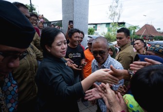 Puan saat meninjau sentra produksi tahu dan tempe di Kampung Kalitaman, Salatiga, Jawa Tengah, Kamis (11/1/2024). 
