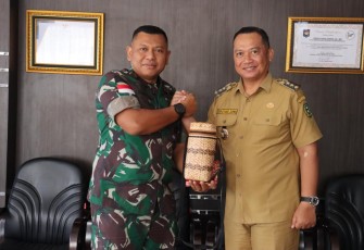 Danrem 121/ABW Silaturahmi dengan Bupati Bengkayang