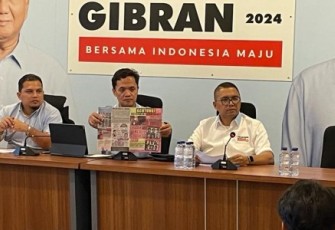Wakil Ketua TKN Prabowo-Gibran, Habiburokhman saat konferensi pers di Media Center TKN Prabowo-Gibran, Jakarta Selatan, Jumat (12/1/24).