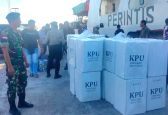 TNI AU Lanud Raden Sadjad Natuna Pastikan Keamanan Penumpang dan Logistik Pilkada di Pelabuhan Penagi 