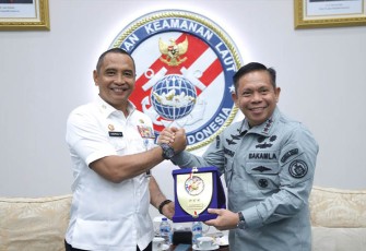 Deputi Bidang Pengelolaan Potensi Kawasan Perbatasan BNPP, Irjen. Pol. Makhruzi Rahman, S.I.K., M.H dengan Kepala Badan Keaamanan Laut (Bakamla) Laksamana Madya (Laksdya) TNI Dr. Irvansyah, di Kantor Bakamla,  Rabu, (20/2/2024).