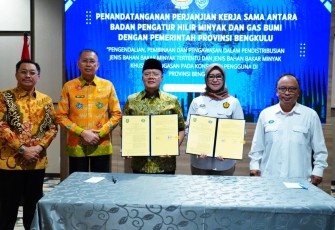 MoU antara BPH Migas dan Pemprov Bengkulu tentang Pengendalian, Pembinaan dan Pengawasan Dalam Pendistribusian BBM pada Konsumen Pengguna di Provinsi Bengkulu di Hotel Holiday Inn Pasteur Bandung, Kamis (18/1)