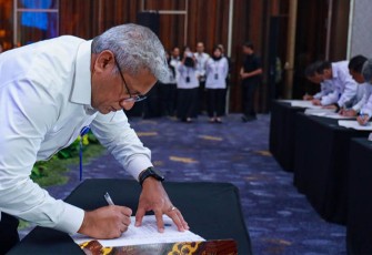 Kepala Badan Narkotika Nasional Republik Indonesia (BNN RI), Marthinus Hukom, S.I.K., M.Si., menandatangani perjanjian kinerja 2024, di Surabaya, Jawa Timur, pada Rabu (6/3) kemarin.