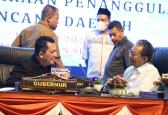 Rapat paripurna DPRD Kepri