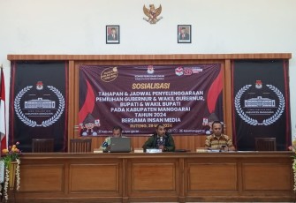 Kegiatan Sosialisasi Tahapan dan Jadwal Penyelenggaraan Pemilihan Gubernur dan Wakil Gubernur, Bupati dan Wakil Bupati Pada Kabupaten Manggarai Tahun 2024 Bersama Insan Media di Aula KPU Kabupaten Manggarai