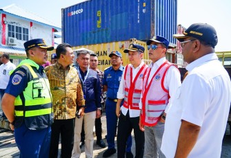 Menhub RI Budi Didampingi Gubernur Kepri saat Tinjau Bandara RHA 