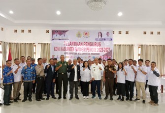 Wakil Bupati Samosir Drs. Martua Sitanggang, MM menghadiri pelantikan pengurus KONI (Komite Olahraga Nasional  Indonesia) Kabupaten Samosir Masa Bakti 2023-2023, yang digelar di Sopo Toba Hotel, Desa Unjur, Kecamatan Simanindo, Rabu (17/1)