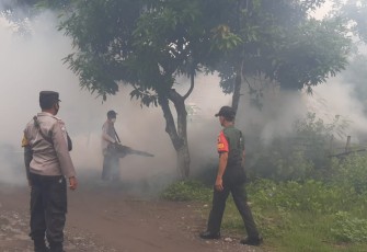 Babinsa Koramil Pilangkenceng Dampingi Fogging
