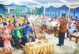 Gubernur Kepulauan Riau, H. Ansar Ahmad saat silaturahmi dengan masyarakat di Perumahan Merlion Square Kota Batam, pada Sabtu Malam (08/06).