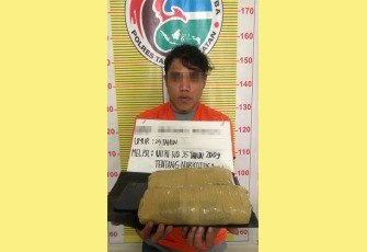 Tersangka dan barang bukti saat diamankan Sat Resnarkoba Polres Tapsel untuk pemeriksaan lebih lanjut.