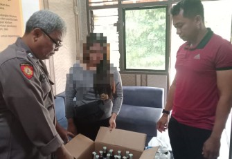 Polsek Limbangan Sita Belasan Botol Miras