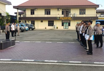 Kasat Binmas Polrestabes Medan AKBP Kamdani SAg MH saat memimpin apel pagi di Mapolrestabes Jalan HM Said Medan, Selasa (30/1/2024).