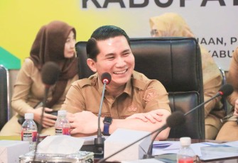 Wakil Bupati Bintan Ahdi Muqsith, saat Pimpin Rakor TKPKD Bintan di Ruang Rapat Bawah Bapelitbang Bintan,  Senin (12/02).