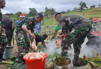 Tradisi Bakar Batu