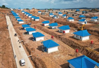 Pembangunan rumah permanen di Tanjung Banun. Rumah tipe 45 dan luas tanah 500 m² untuk warga terdampak.