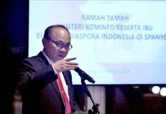 Menkominfo Budi Arie Setiadi dalam Pertemuan dengan Diaspora Indonesia di Hotel Sofia Barcelona, Spanyol, Selasa (27/02/2024) malam waktu setempat.
