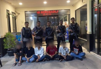 Sejumlah remaja saat Pergantian Tahun Baru 2024
