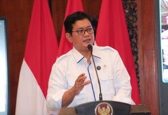 Wakil Menteri Transmigrasi sekaligus Wakil Ketua Umum PAN Viva Yoga Mauladi saat berdialog dengan wartawan, Jakarta, 25/12/2024. 
