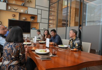 Kepala Biro Humas, Promosi, dan Protokol BP Batam, Ariastuty Sirait saat Terima Kunjungan Dubes India