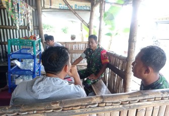 Babinsa Posramil Gerih Sambangi Warga