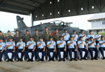 Pangkoops Udara I Marsda TNI Mohammad Nurdin tinjau kesiapan operasional Lanud Raden Sadjad, Natuna. Kedatangan Pangkoops Udara I beserta rombongan disambut langsung oleh Danlanud RSA Kolonel Pnb Dedy Iskandar, S.Sos., M.M.S., M.Han., beserta jajaran Forkopimda Kabupaten Natuna