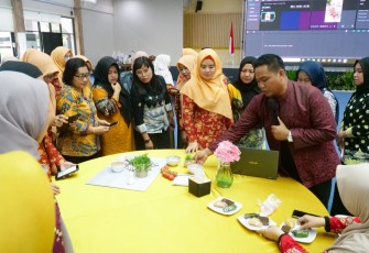 Anggota DWP Bintan saat Belajar Jadi Content Creator Pemula