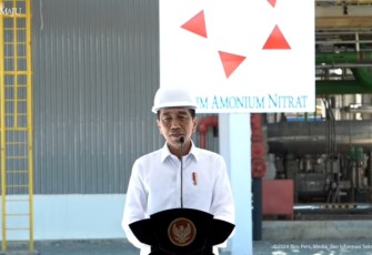 Presiden RI Joko Widodo saat saat meresmikan Panrik Amonium Nitrat di Kalimantan Timur, Kamis (29/2/2024). 