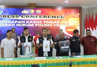 Polres Cilegon gelar press conference kasus Pencurian dengan kekerasan yang dilaksanakan di aula Wicaksana Laghawa pada Kamis (29/02)