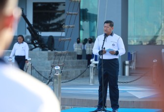 Panglima Komando Armada (Pangkoarmada III) Laksamana Muda TNI Hersan, S.H., M.Si., M.Tr.Opsla. pimpin apel khusus dan perintahkan seluruh prajuritnya untuk meningkatkan kewaspadaan dalam perkembangan situasi  di Papua dan jaga netralitas TNI dalam Pemilu Serentak Tahun 2024 yang berlangsung pada bulan Februari mendatang.Selasa (02/01/2024)