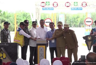 Menhub Budi Karya Sumadi mendampingi presiden Jokowi resmikan jalan tol Indrapura -Kisaran, Rabu (16/10)