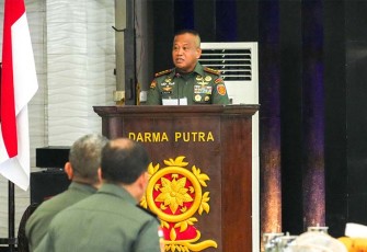 Pangkostrad Letnan Jenderal TNI Muhammad Saleh Mustafa saat membuka Rapat Pimpinan Kostrad TA 2024  yang dilaksanakan di Markas Divisi Infanteri 1 Kostrad, Cilodong, Depok. Kamis (7/3/2024).