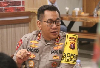 Kapolda Kalteng Irjen Pol Drs. Djoko Poerwanto saat rapat koordinasi lintas sektoral membahas persiapan dan kesiapan logistik Pemilu serentak tahun 2024, bertempat di Cafe UMKM Bhayangkari Kalteng, Jln. Tjilik Riwut Km 1, Kota Palangka Raya, Selasa (2/1/2024) malam.