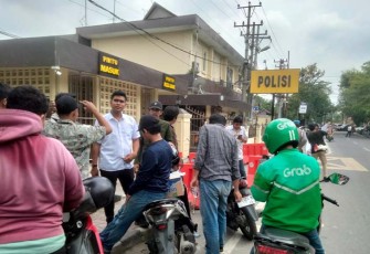ADKO HMI Sumut saat geruduk Mapolrestabes Jalan HM Said Medan, Senin (29/1/2024).